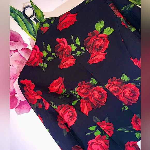 TRENDSETTER 🌹  💥Wonderfull Floral Blazer. - Picture 4 of 8